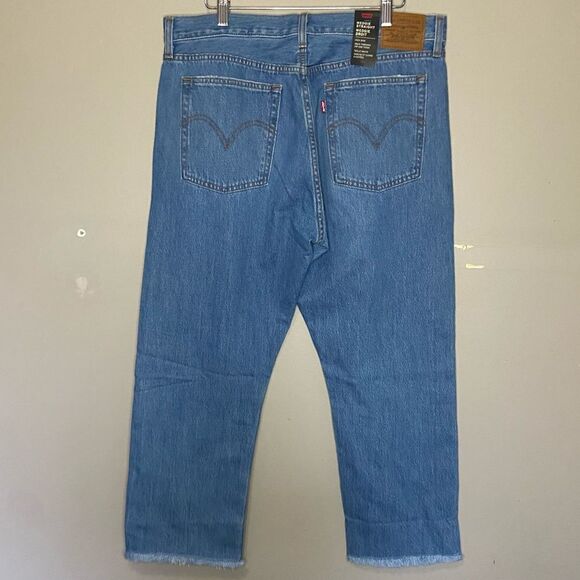 Levi’s NWT Blue Mid-Wash Distressed High-Rise Wedgie Straight Jeans Size 32 - Picture 8 of 8